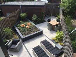 terras in tuin aanleggen